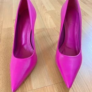 Lou Nappa Pump  Color Very Pink. Size 7.5